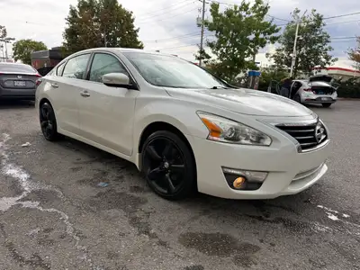 Nice clean Nissan Altime SL, loaded with leather heated seats, sunroof, rear camera and navigation....