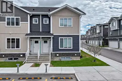 Welcome to this beautifully maintained townhome in the vibrant community of Redstone, offering 1,257...