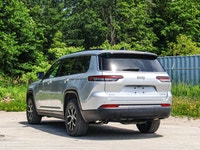Memory Seat - Heated Seats - Heated Steering Wheel - Power Liftgate - 4x4 drivetrain for all-weather... (image 7)