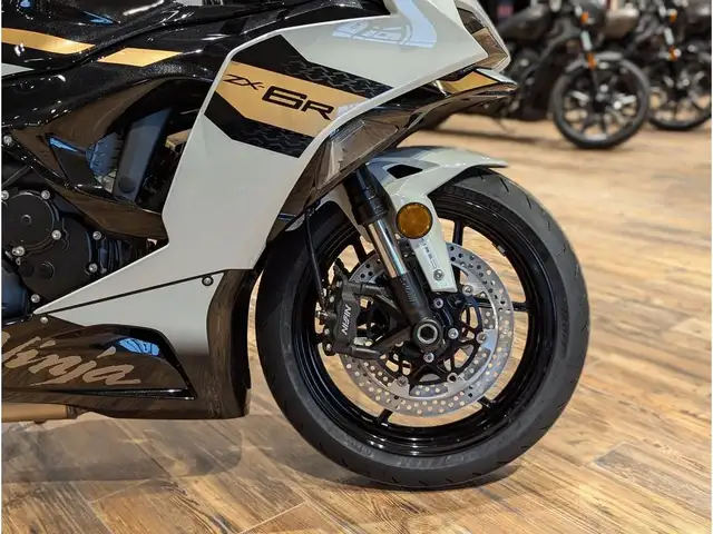 2026 Kawasaki Ninja ZX-6R // Pearl Robotic White/Metallic Spark  in Sport Bikes in Winnipeg - Image 5