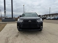 IIHS Top Safety Pick+. This Toyota Highlander boasts a Regular Unleaded V-6 3.5 L/211 engine powerin... (image 1)