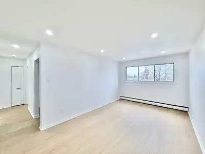 metro cadillac-2 chambres-mercier4 1 2-4 1/2-4 et demi-4 and half-2 beds-2 bedrooms-2 chambres-Dispo...