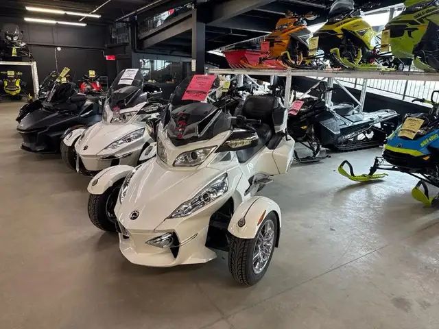 2012 Can-Am Spyder RT Limited (SE5) in Sport Touring in West Island - Image 3
