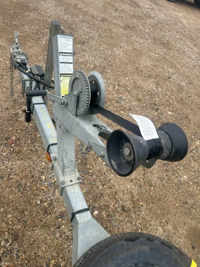 2001 EZ Loader 16' Boat Trailer in Powerboats & Motorboats in Prince Albert - Image 3