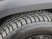 * 9-speed automatic transmission and Jeep's Active Drive II 4x4 system * Selec-Terrain System: Inclu... (image 9)