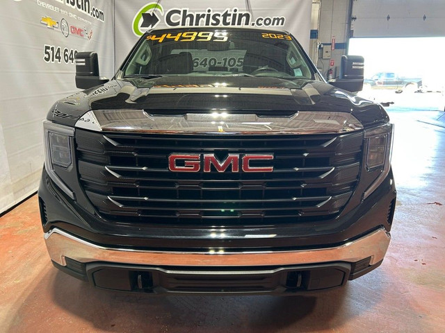 2023 GMC SIERRA 1500 V8 5.3L GROUPE REMOURQUAGE X31 TOUT TERRAIN dans Autos et camions  à Ville de Montréal - Image 2