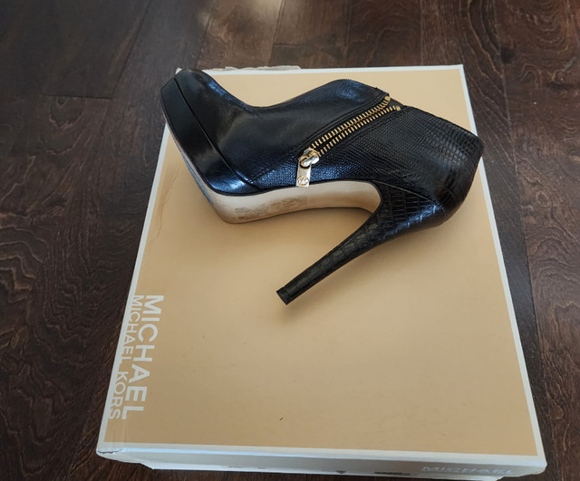 Michael Kors booties // bottines en cuir dans Femmes - Chaussures  à Ville de Montréal - Image 4