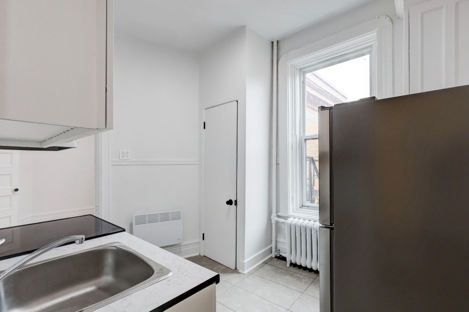 Studio - Plateau Mont-Royal - Électros + Eau chaude - Dispo mtn! 5