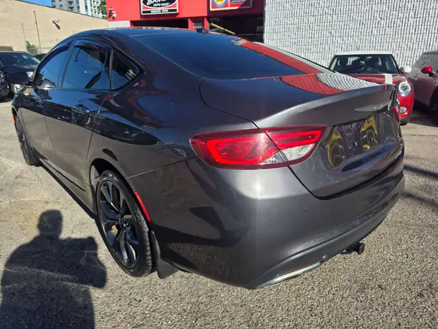 2015 Chrysler 200605936800770959363