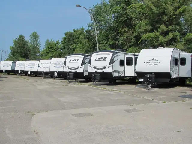 2026 GET PRE-APPROVED BEFORE YOU SHOP- SAVE LARGE-EASY FINANCING in Travel Trailers & Campers in Ottawa - Image 3