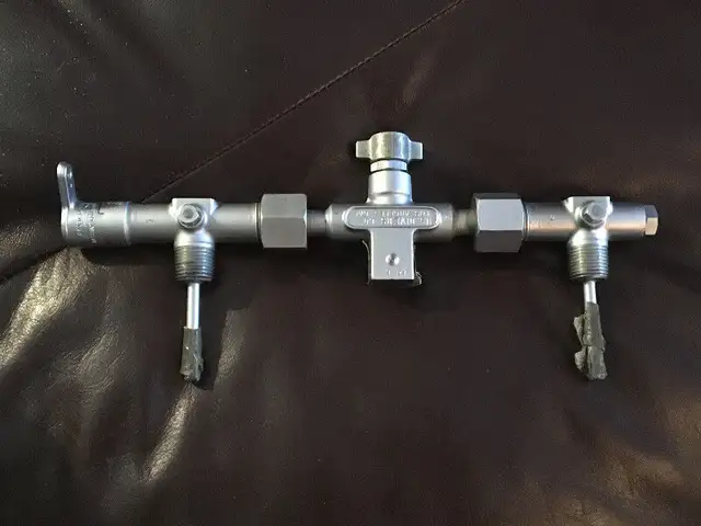 Valve (Manifold) pour bouteilles de plongée in Hobbies & Crafts in Saguenay - Image 2