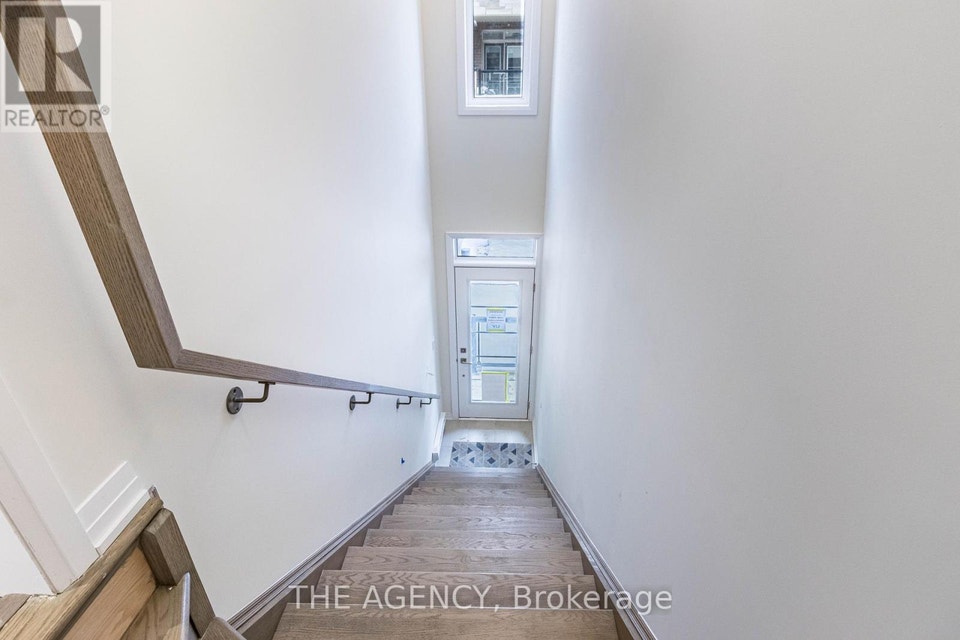 24 - 45 FIELDRIDGE CRESCENT Brampton (Sandringham-Wellington Nor 5