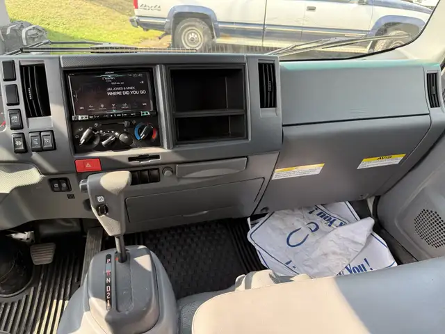 2022 Isuzu NRR CREW CAB | 16' BOX | LIFTGATE | DIESEL | 19500 GV in Cars & Trucks in Mississauga / Peel Region - Image 48
