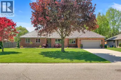 Luxurious 2200 sq ft executive ranch on one of Chatham’s most exclusive streets. Featuring 3 bedroom...