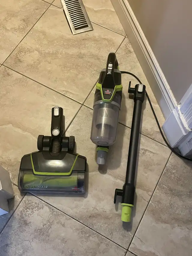 BISSELL Pet Hair Eraser® Slim Corded Stick Vacuum Powerful Pet in Vacuums in City of Toronto - Image 9