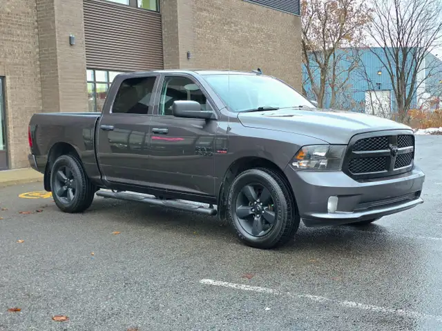 Ram 1500 Classic Express Hemi 4x4 2020 in Cars & Trucks in Laval / North Shore - Image 4
