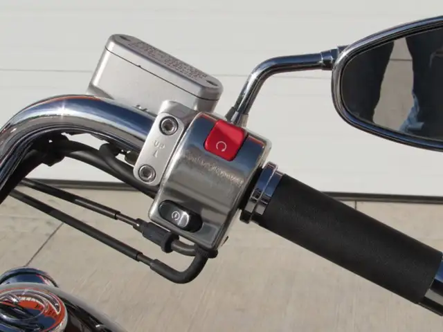 2009 Yamaha V-Star 650 Classic in Sport Bikes in Leamington - Image 24