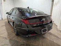 Meet the 2020 Hyundai Sonata 1.6T Luxury, a black-front-wheel-drive marvel that promises dynamic han... (image 4)