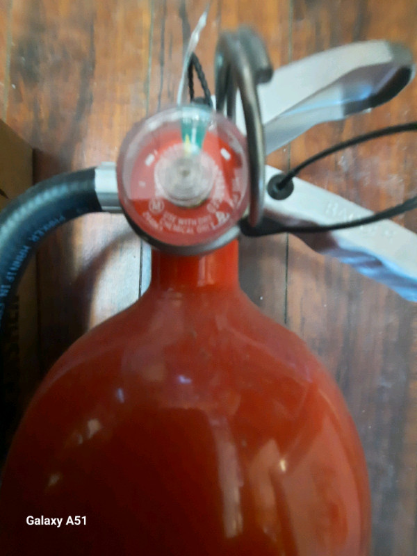 5.5 LB FIRE EXTINGUISHERS  in Other Business & Industrial in Peterborough - Image 4