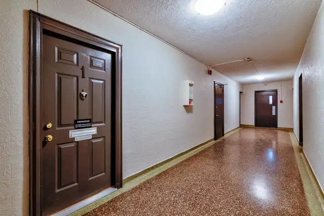 1 BEDROOM AVAILABLE CLOSE TO DOWNTOWN HAMILTON! in Long Term Rentals in Hamilton - Image 13