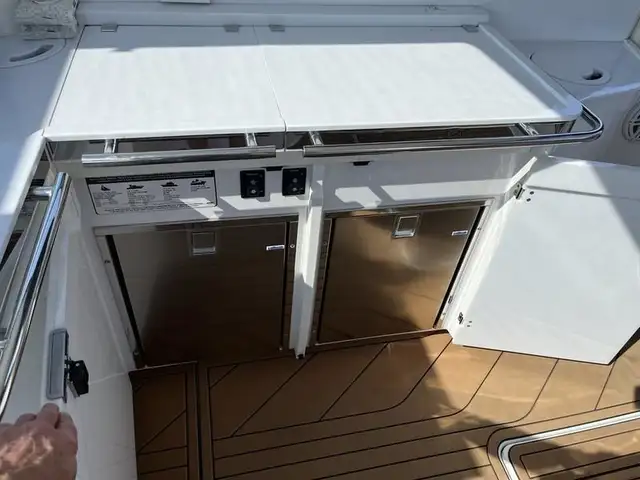 2016 Cobalt Boats A40 in Powerboats & Motorboats in Saskatoon - Image 8