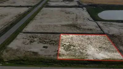 Plan:2520972, Blk:22, Lot:2. Fully serviced industrial land• 1.00 ± acre lot• IM Zoning• Ready for i...