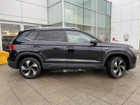 Humberview Volkswagen on the Queensway Don’t miss out on the incredible opportunity to own this Cert... (image 7)