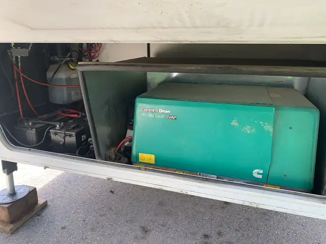 2014 Dutchmen Voltage V3200 TOY HAULER 36' OAL 10'GARAGE in Cargo & Utility Trailers in Guelph - Image 15