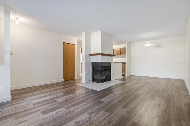 Townhomes for Rent In Southwest Edmonton - Huntington Hill Coach in Long Term Rentals in Edmonton - Image 3