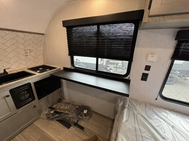2026 ,Sun Lite,Sunset Park RV 15RBE in Travel Trailers & Campers in Kamloops - Image 10