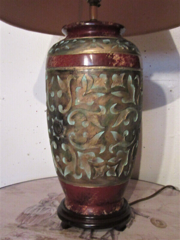 Oriental Style Large Ceramic Table Lamp with Original Shade dans Autre  à Ville de Montréal - Image 2
