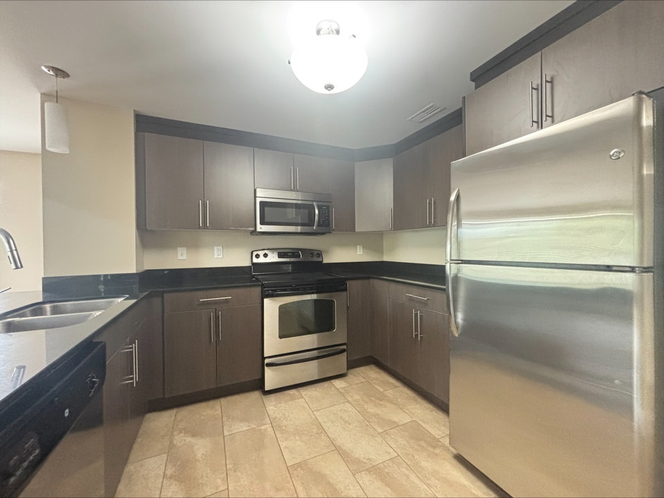 STUNNING 2 BED UNIT IN DIEPPE NOV AND DEC 1 4