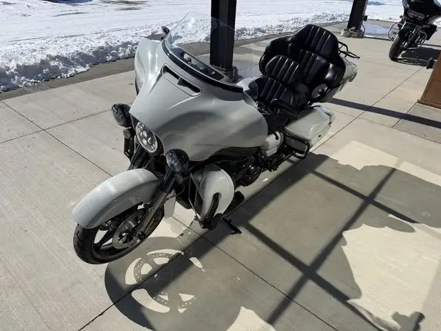 2020 Harley-Davidson FLHTKSE - CVO Limited in Sport Touring in Saskatoon - Image 5