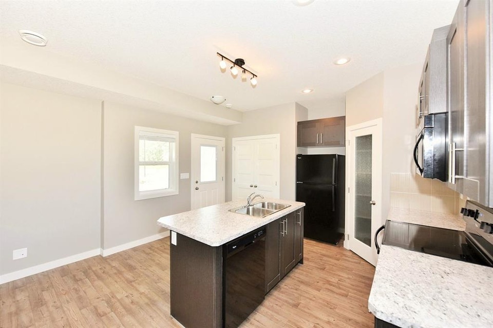 ⭐ONE MONTH FREE⭐ 2 Bed Lower Suite with Walk-Out Patio in Sylvan 4
