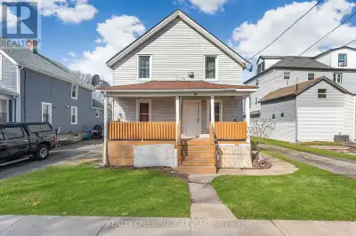 Located just a short distance from Nickel Beach, this 2+2 bedroom duplex presents a solid investment...