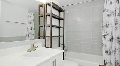 Centrally located on a lovely residential street in the heart of Oakridge, Shannon Tower offers comf...