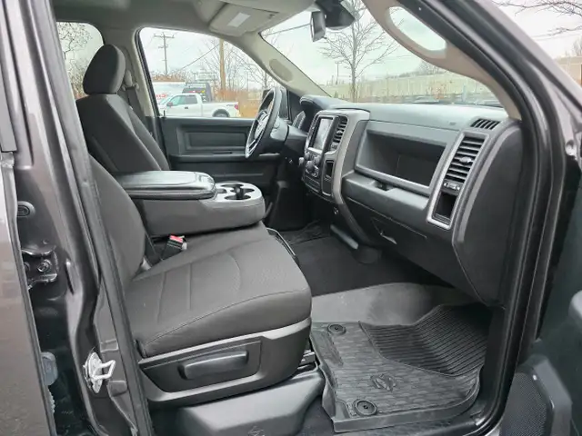 Ram 1500 Classic Express Hemi 4x4 2020 in Cars & Trucks in Laval / North Shore - Image 14