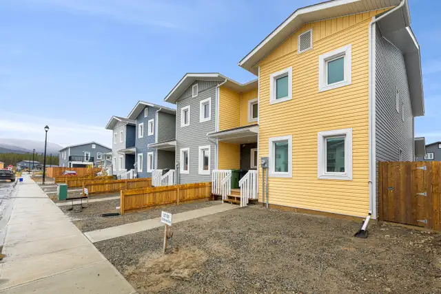 NO CONDO FEES Gorgeous Townhome w Realtor® Tamara Cromarty in Houses for Sale in Whitehorse - Image 5