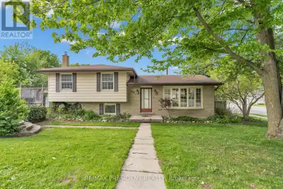 Situated on a beautiful corner lot in one of Woodstock's most desirable neighbourhoods, this excepti...