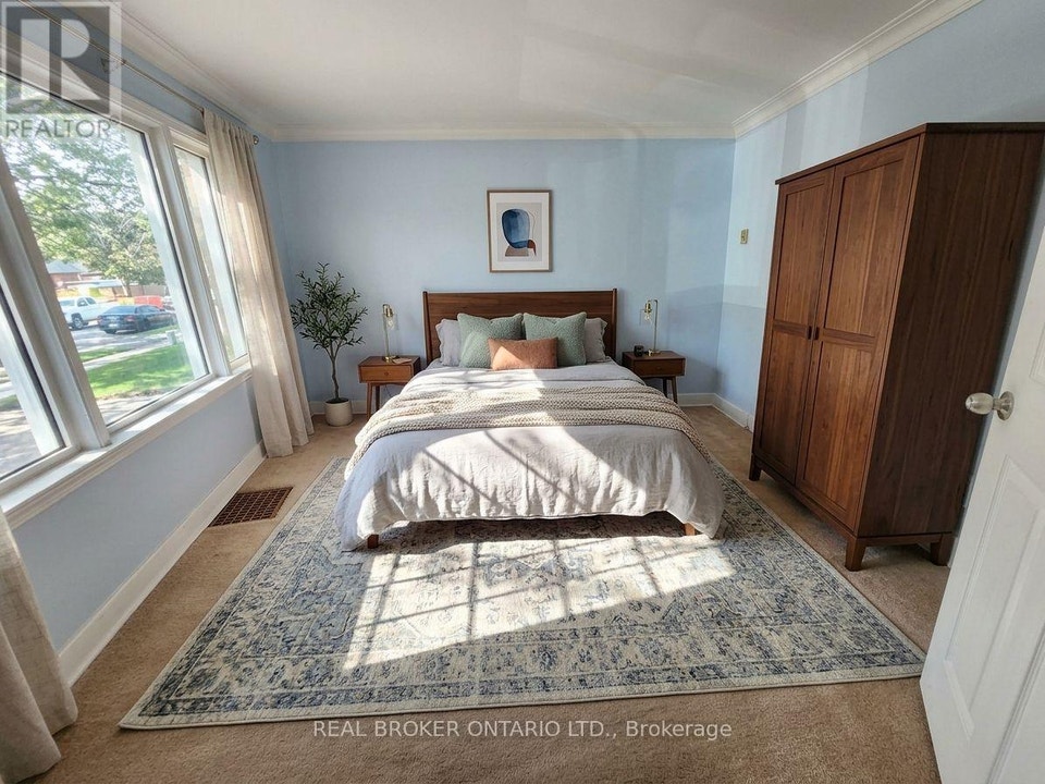 241 ALDERCREST ROAD Toronto (Alderwood), Ontario 4