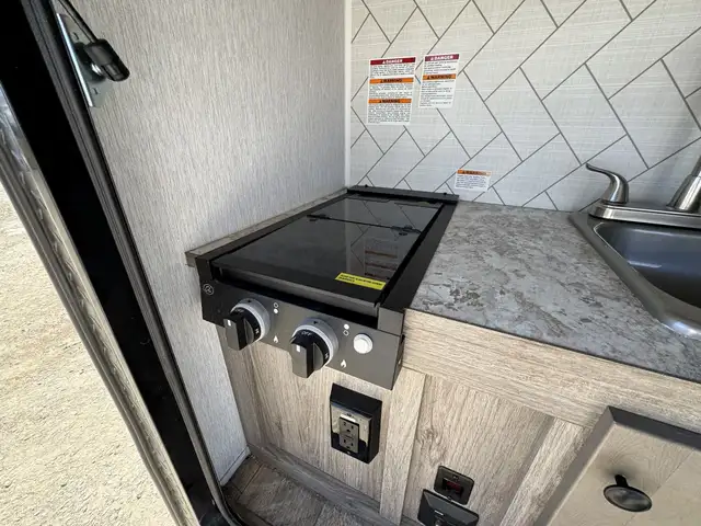 2024 ,Sunray,Sunset Park RV 109E in Travel Trailers & Campers in Kamloops - Image 6