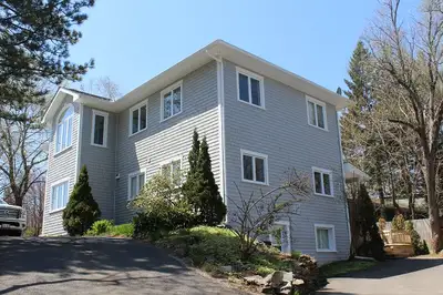 863-2 - Sep 1ST- 3 BEDROOM-UTILITIES INCL.- SECONDS FROM CAMPUS