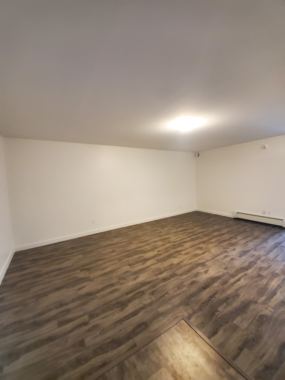 AVAILABLE DECEMBER 1 - 2 BEDROOM UNIT - PERTH 3