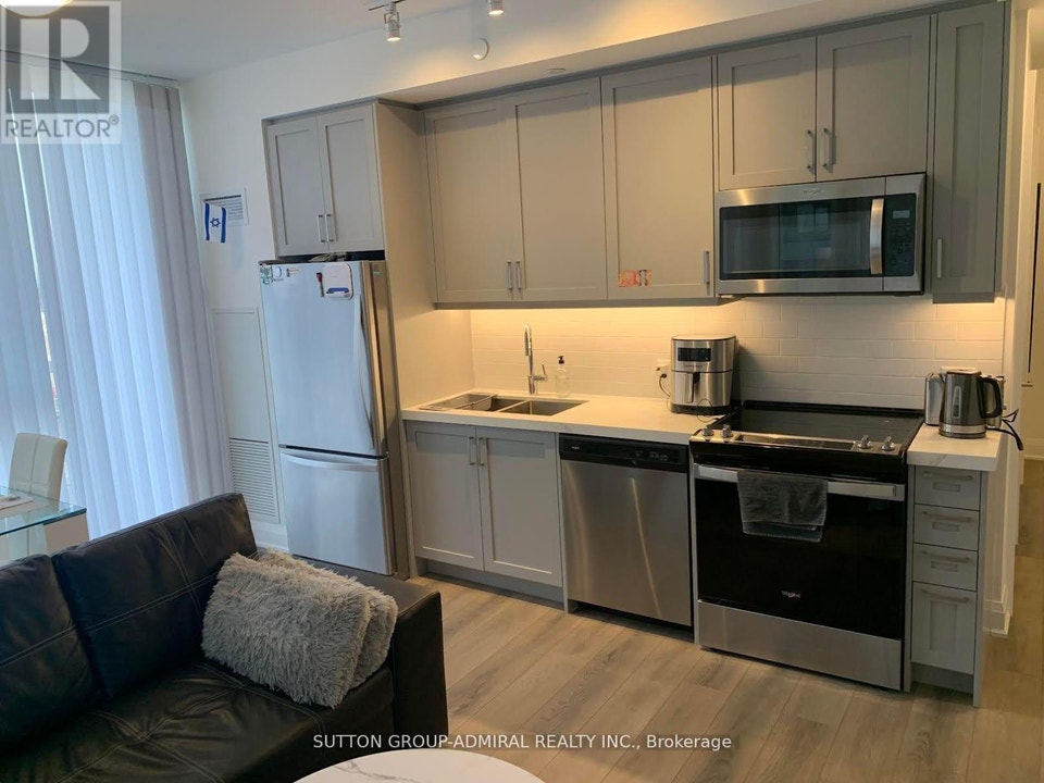 702 - 20 GATINEAU DRIVE Vaughan (Beverley Glen), Ontario 2
