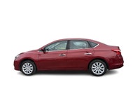 La Sentra 2017 propose un design simple et élégant, avec une silhouette classique de berline 4 porte... (image 7)