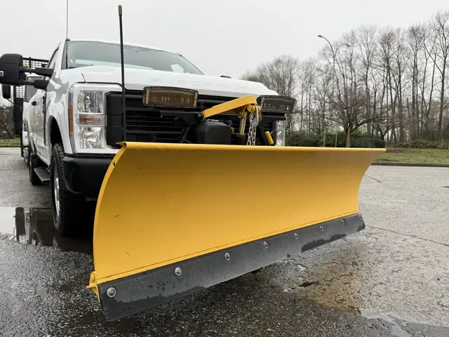 2023 Ford F-250 XL 4X4 Plow Truck with Sander in Heavy Trucks in Regina - Image 13