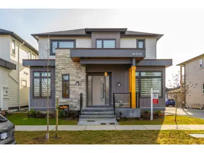 Proudly presenting this elegant and luxurious 3,500+ sqft home in the sought-after Edgewood neighbou...