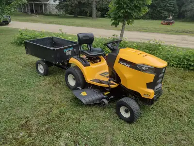Tracteur a gazon CUB CADET XT1 18 hp 42'' de coupe 123 hrs, View more