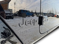 This 2026 JEEP GLADIATOR SPORT 4X4 has the following options Cloth Low-Back Bucket Seats, Remote Sta... (image 9)