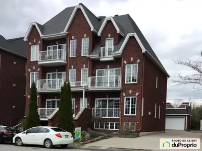 NOUVEAU : MAISONS À REVENUS : 2 LOGEMENTS Vue exceptionnelle face à la rivière des Outaouais. Condo...